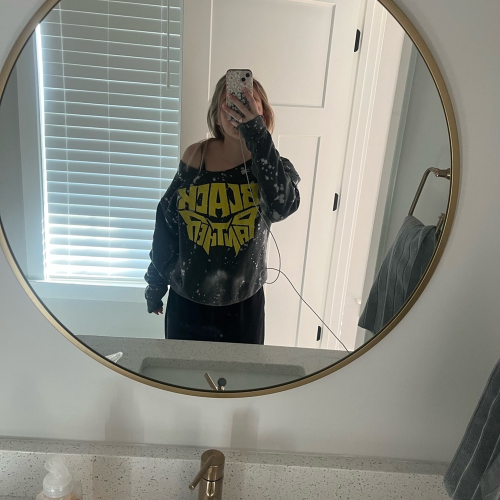 sweatshirt